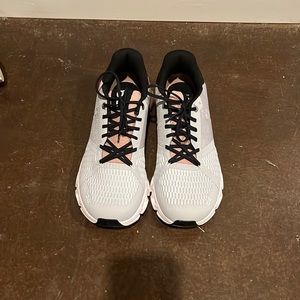 NWOT Womens Cloudflyer On Running